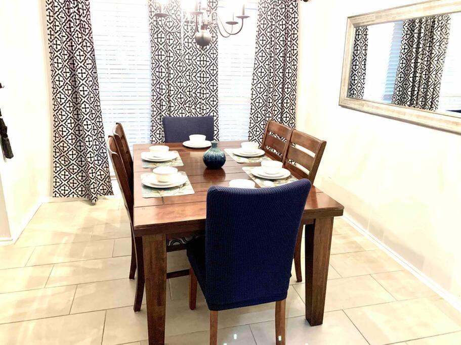 Modern Updates - Great Location - King Bed- Bmt سان أنطونيو المظهر الخارجي الصورة