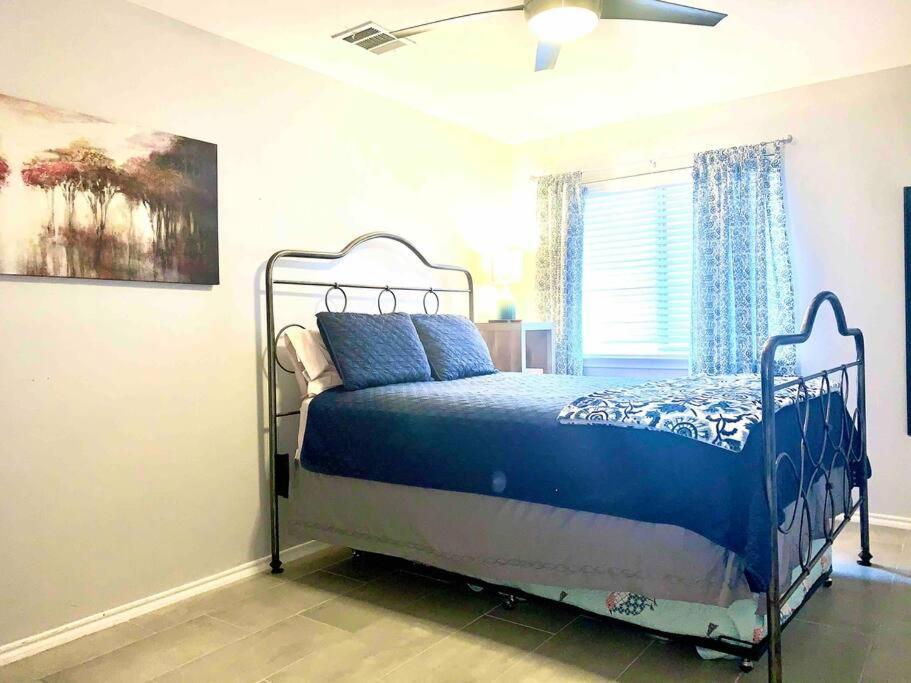 Modern Updates - Great Location - King Bed- Bmt سان أنطونيو المظهر الخارجي الصورة