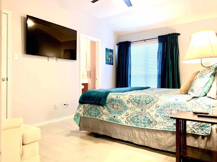 Modern Updates - Great Location - King Bed- Bmt سان أنطونيو المظهر الخارجي الصورة