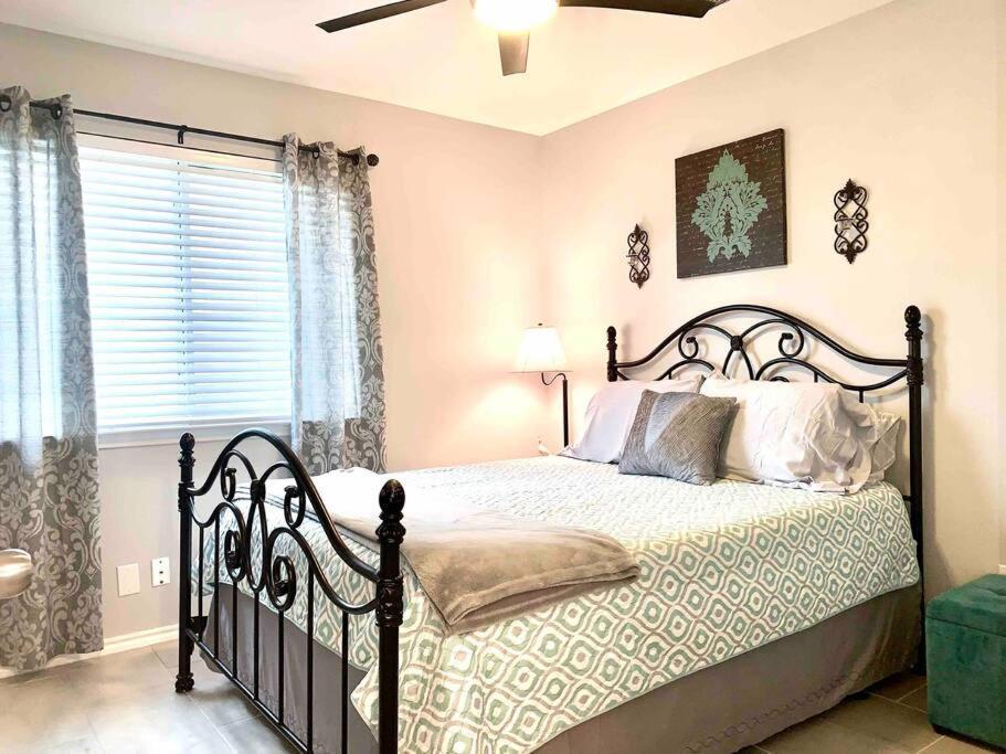 Modern Updates - Great Location - King Bed- Bmt سان أنطونيو المظهر الخارجي الصورة